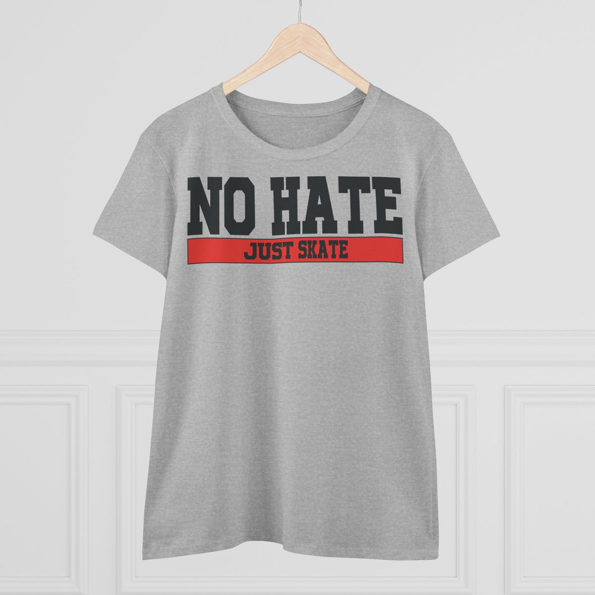 Női No Hate Just Skate póló - Inspiráló gördeszkás póló, Erősítő gördeszkás stílus, No Hate Just Skate póló, Gördeszkás ajándék, Hétköznapi viselet, Utcai viselet, Gyűlöletellenes üzenetes póló