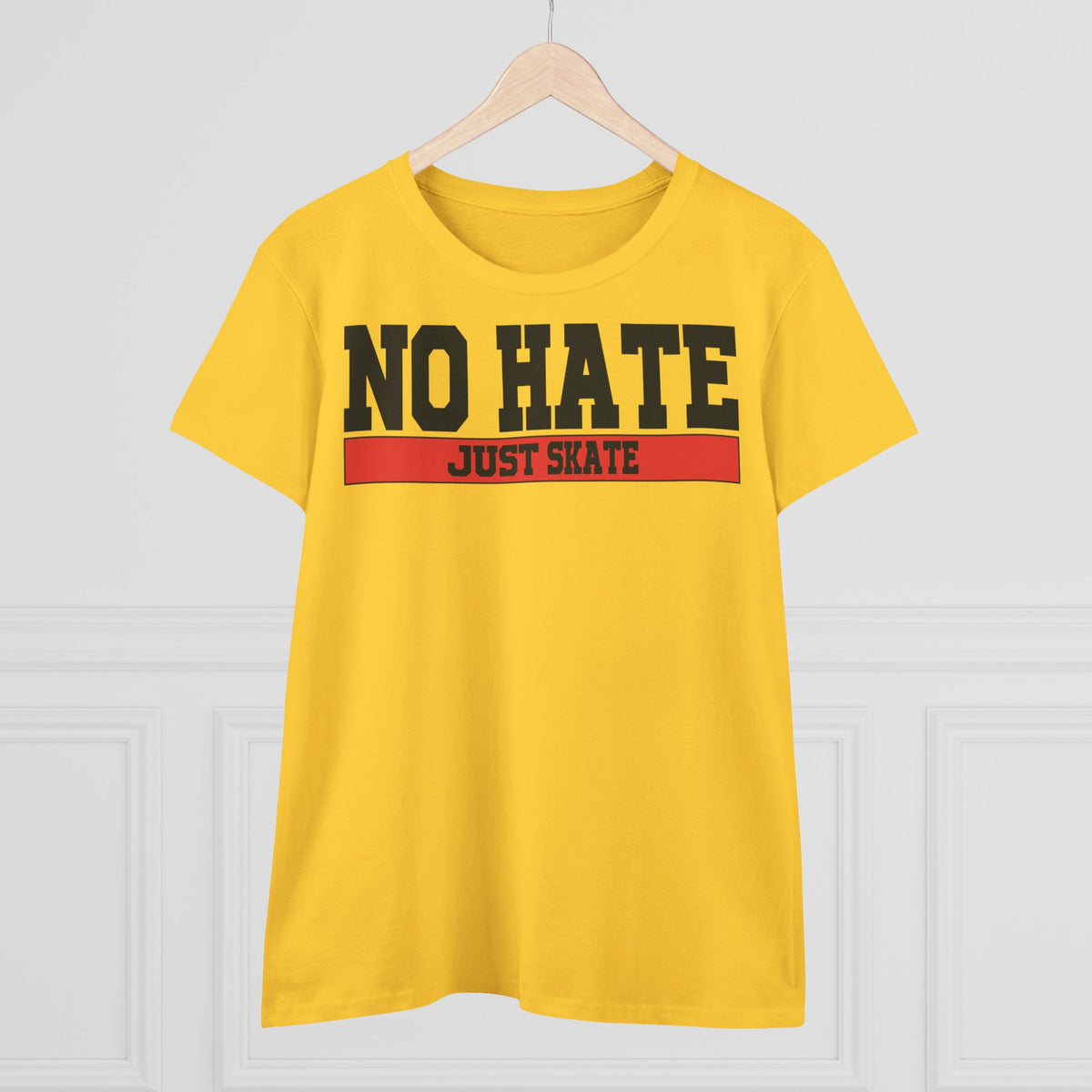 Női No Hate Just Skate póló - Inspiráló gördeszkás póló, Erősítő gördeszkás stílus, No Hate Just Skate póló, Gördeszkás ajándék, Hétköznapi viselet, Utcai viselet, Gyűlöletellenes üzenetes póló