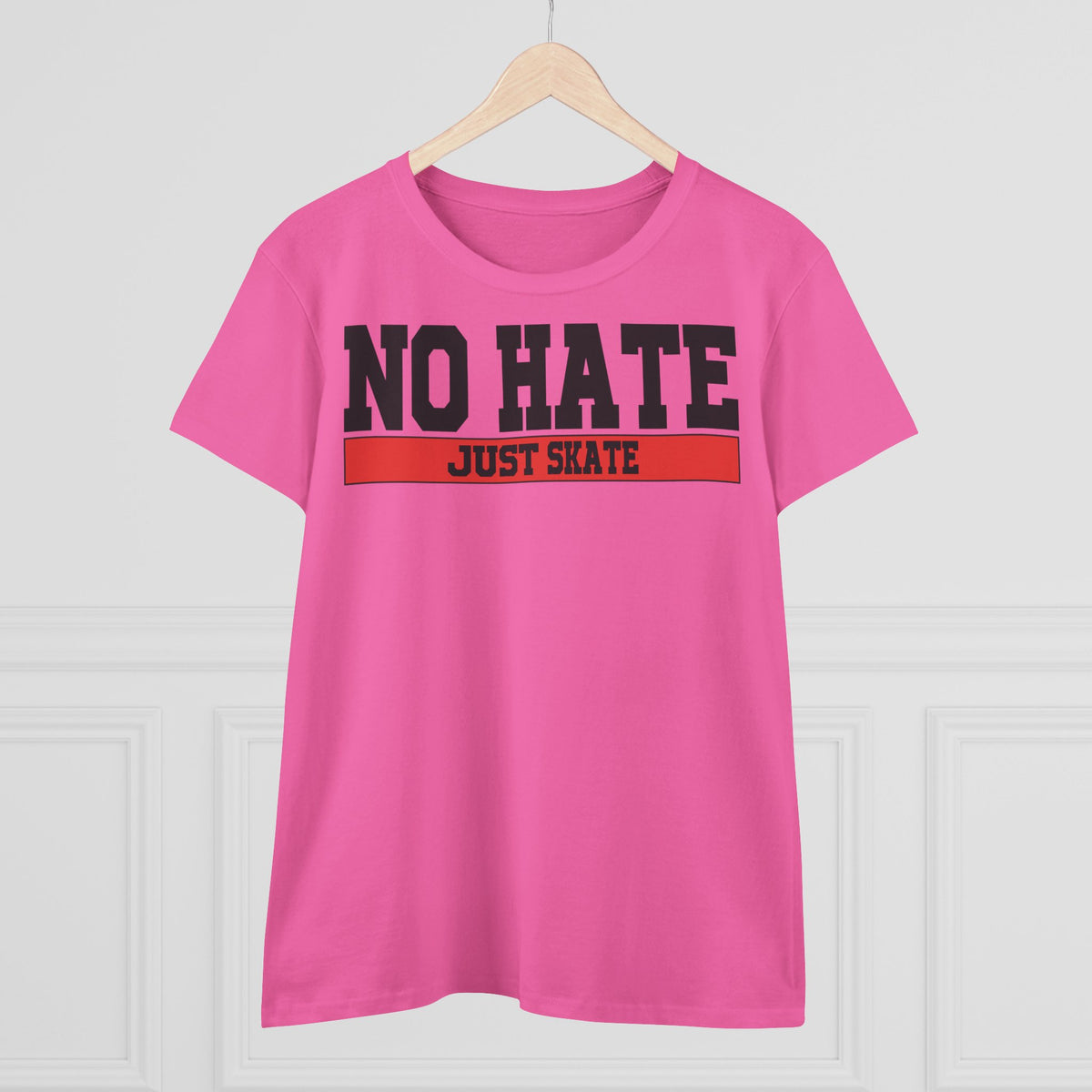 Női No Hate Just Skate póló - Inspiráló gördeszkás póló, Erősítő gördeszkás stílus, No Hate Just Skate póló, Gördeszkás ajándék, Hétköznapi viselet, Utcai viselet, Gyűlöletellenes üzenetes póló