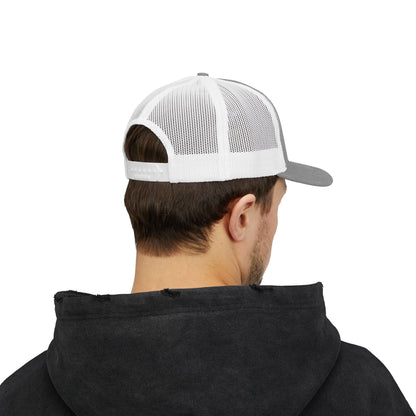😏 Bold humor meets street style. Snapback Trucker Cap whit Unique funny and at the same time sarcastic logo, mixing the Hungarian and English languages
