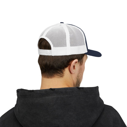 😏 Bold humor meets street style. Snapback Trucker Cap whit Unique funny and at the same time sarcastic logo, mixing the Hungarian and English languages