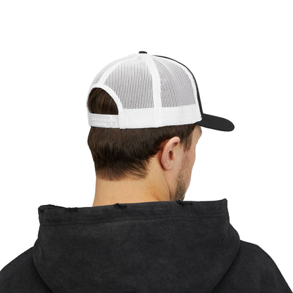 😏 Bold humor meets street style. Snapback Trucker Cap whit Unique funny and at the same time sarcastic logo, mixing the Hungarian and English languages